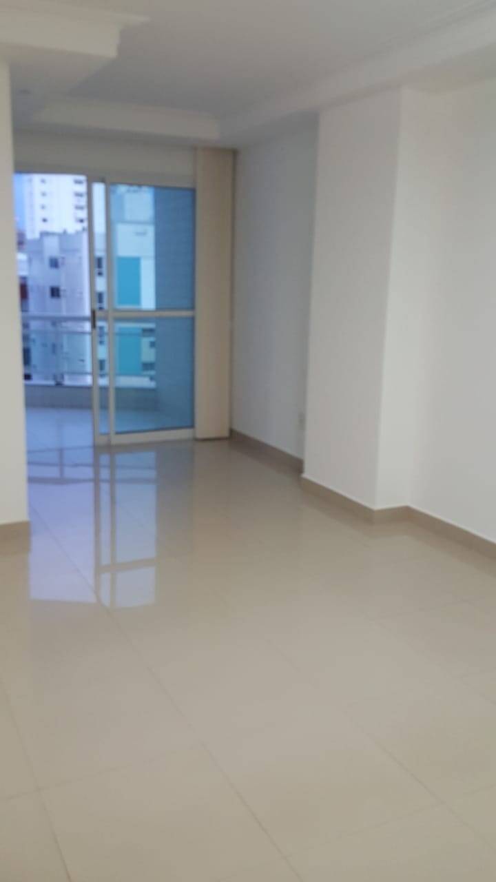 Apartamento à venda com 3 quartos, 90m² - Foto 1