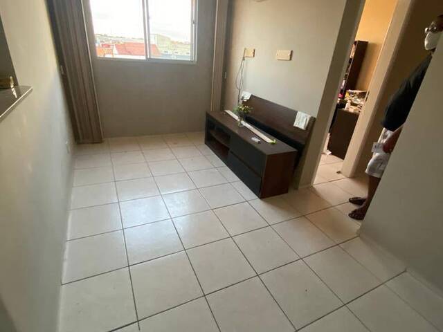 #994 - Apartamento para Venda em Campos dos Goytacazes - RJ