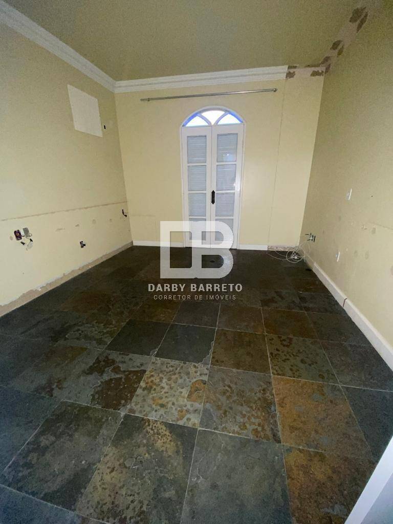 Casa à venda com 4 quartos, 219m² - Foto 4