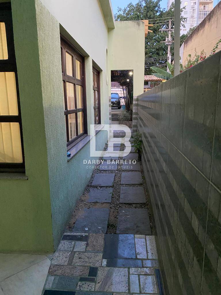 Casa à venda com 4 quartos, 219m² - Foto 2