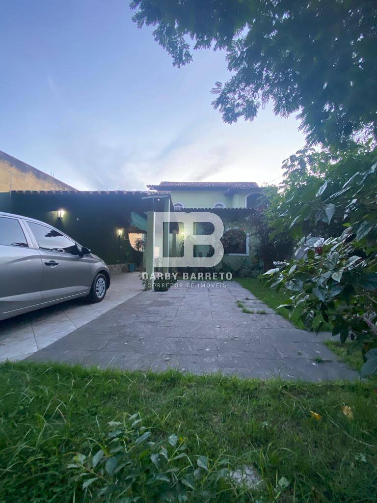 Casa à venda com 4 quartos, 219m² - Foto 1