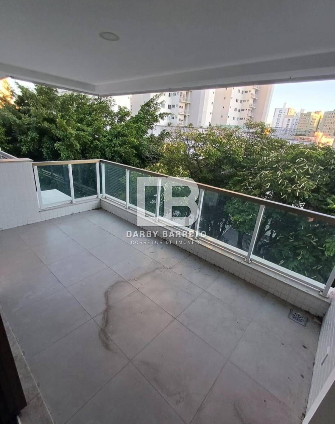 Apartamento à venda com 3 quartos, 115m² - Foto 2
