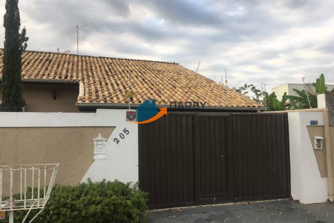 Casa à venda com 3 quartos, 300m² - Foto 1