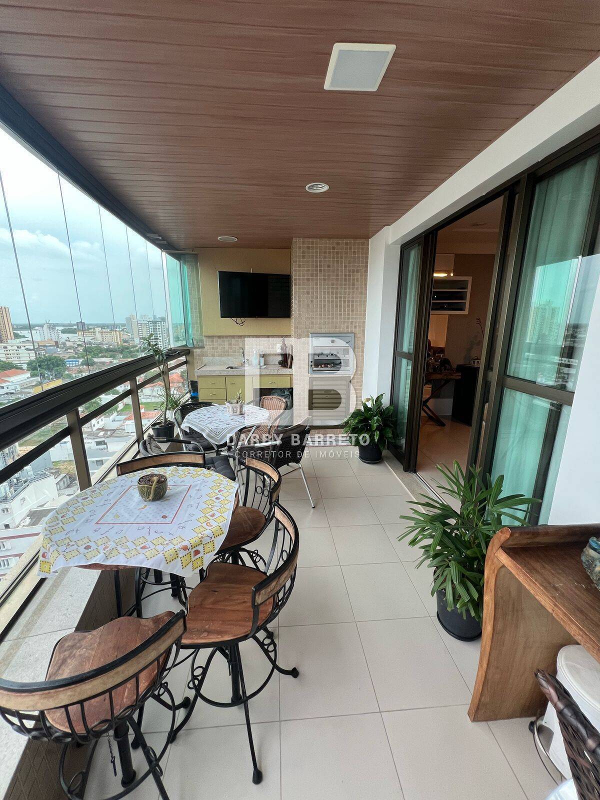 Apartamento à venda com 4 quartos, 180m² - Foto 1