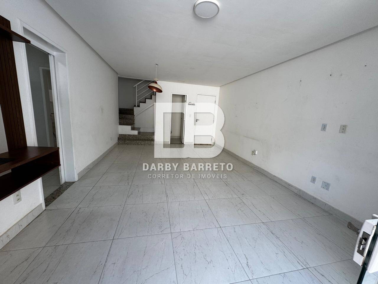 Casa à venda com 2 quartos, 107m² - Foto 1