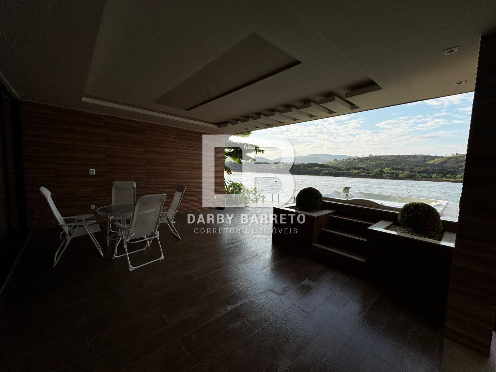 Chácara à venda com 4 quartos, 1800m² - Foto 2
