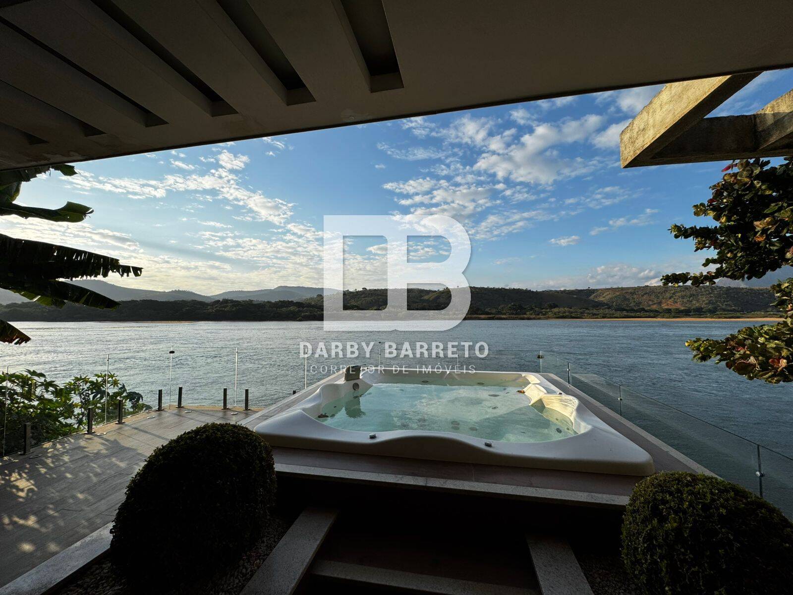 Chácara à venda com 4 quartos, 1800m² - Foto 1
