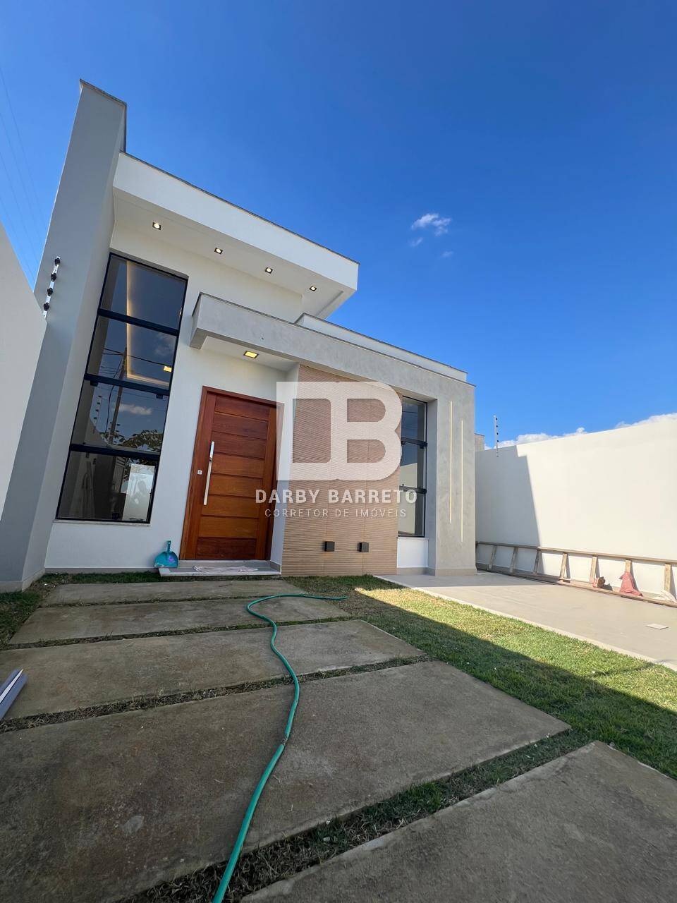 Casa à venda com 3 quartos, 96m² - Foto 1
