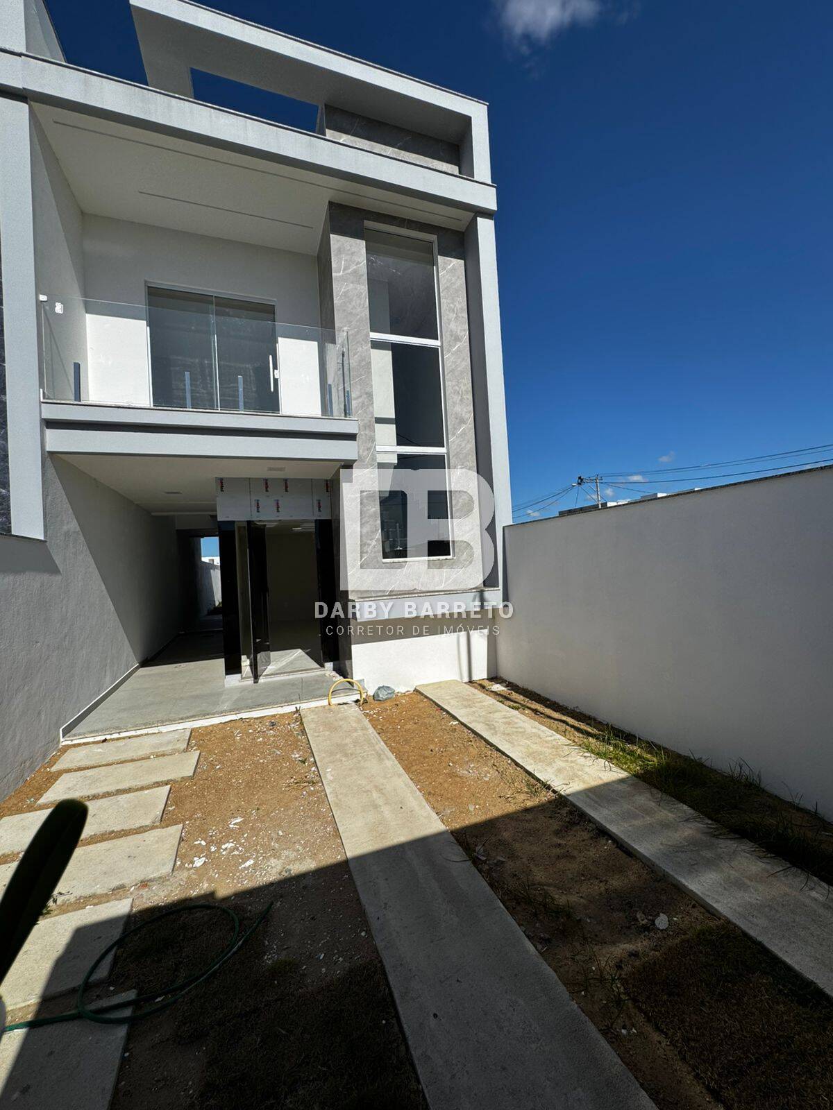 Casa à venda com 3 quartos, 110m² - Foto 1